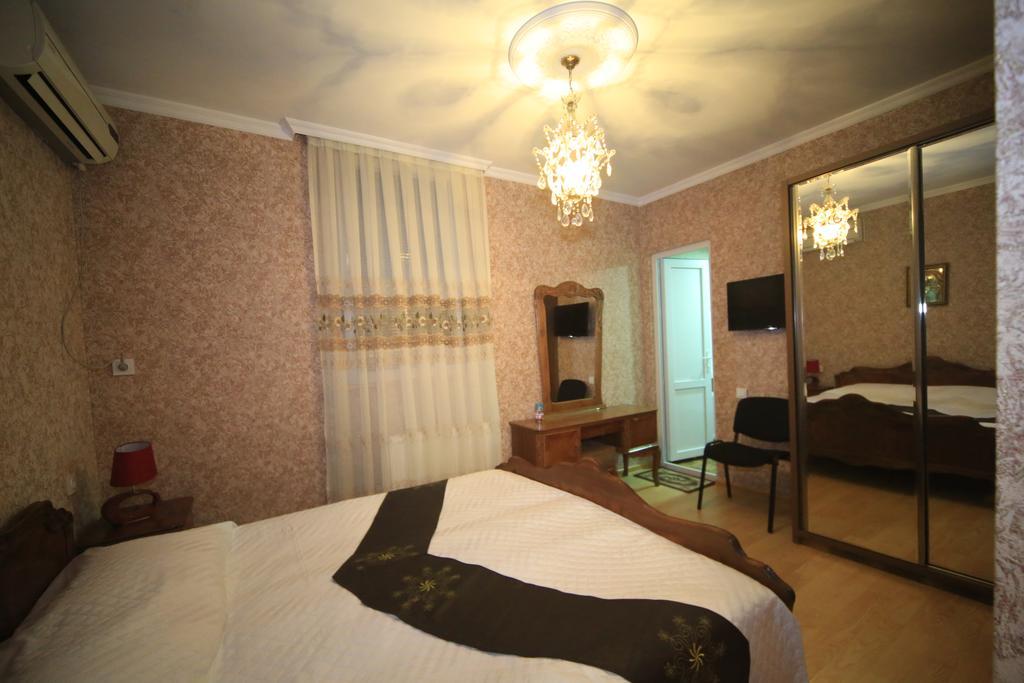 Hotel Edelweiss Кутаїсі Екстер'єр фото