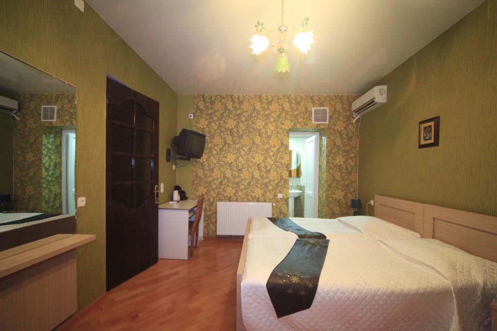 Hotel Edelweiss Кутаїсі Екстер'єр фото