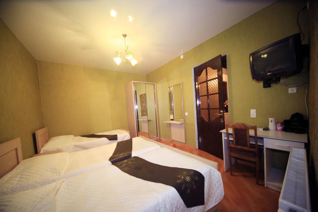 Hotel Edelweiss Кутаїсі Екстер'єр фото