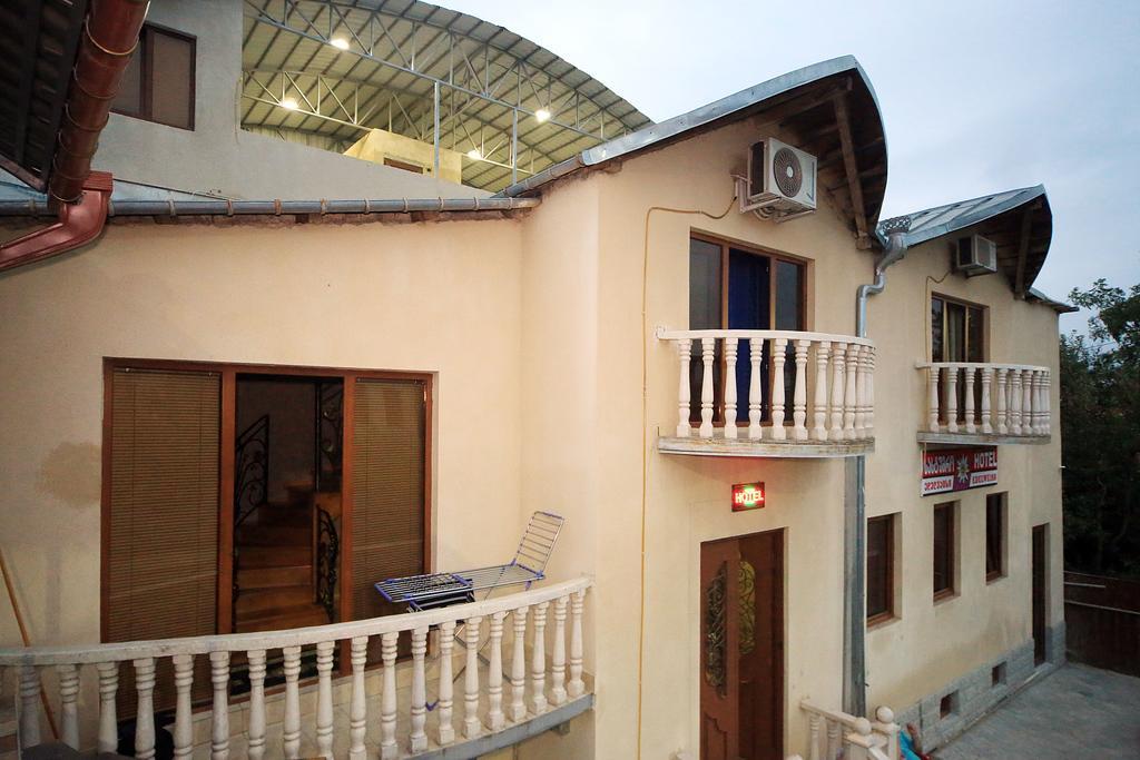 Hotel Edelweiss Кутаїсі Екстер'єр фото