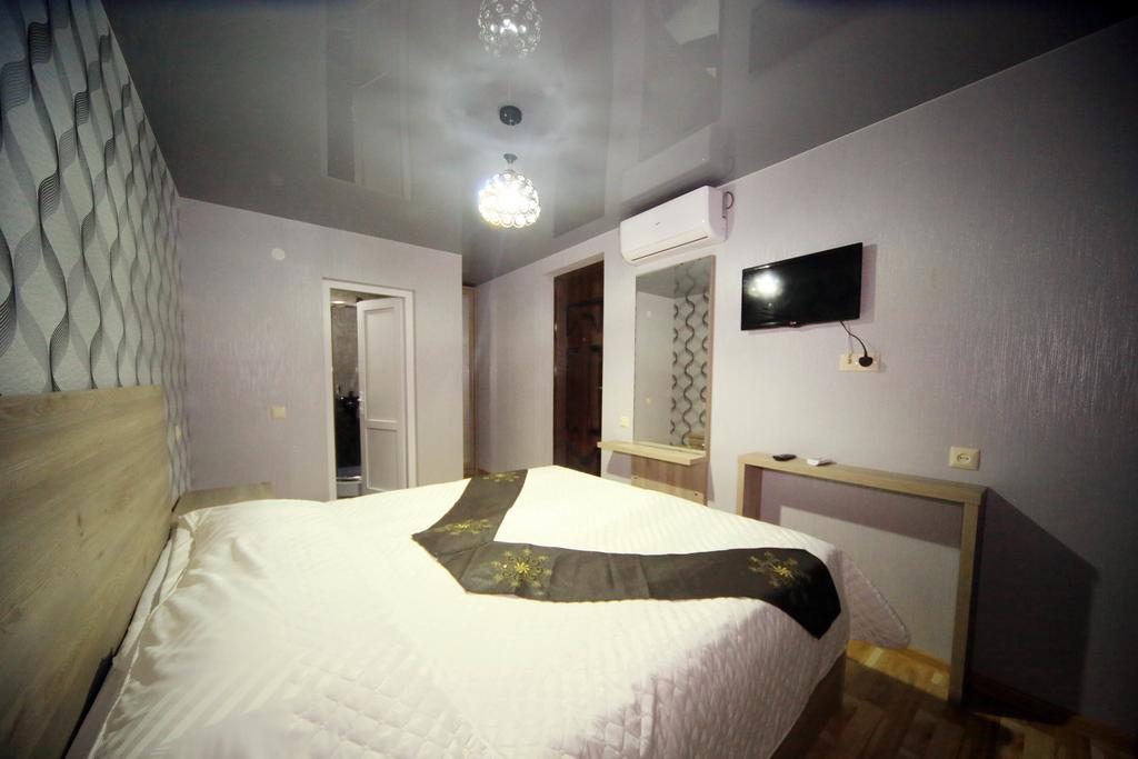 Hotel Edelweiss Кутаїсі Екстер'єр фото